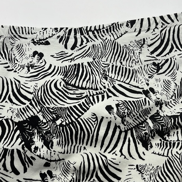 Liz Claiborne Zebra Print Shorts Size 16 - Picture 15 of 16